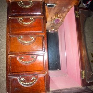 Vintage Jewelry Box I do not use it it’s still in good shape